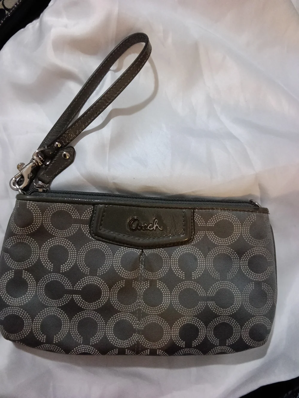 #24A Coach Madison Dotted Opt Art Grey & Silver Signature Wristlet